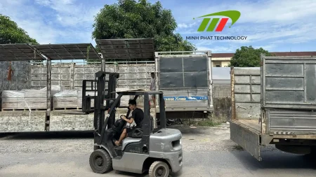 Kho hàng UPS nhập liên tục