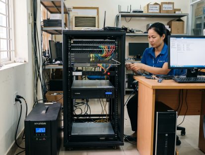 UPS chạy được bao lâu? Những yếu tố quyết định thời gian lưu điện